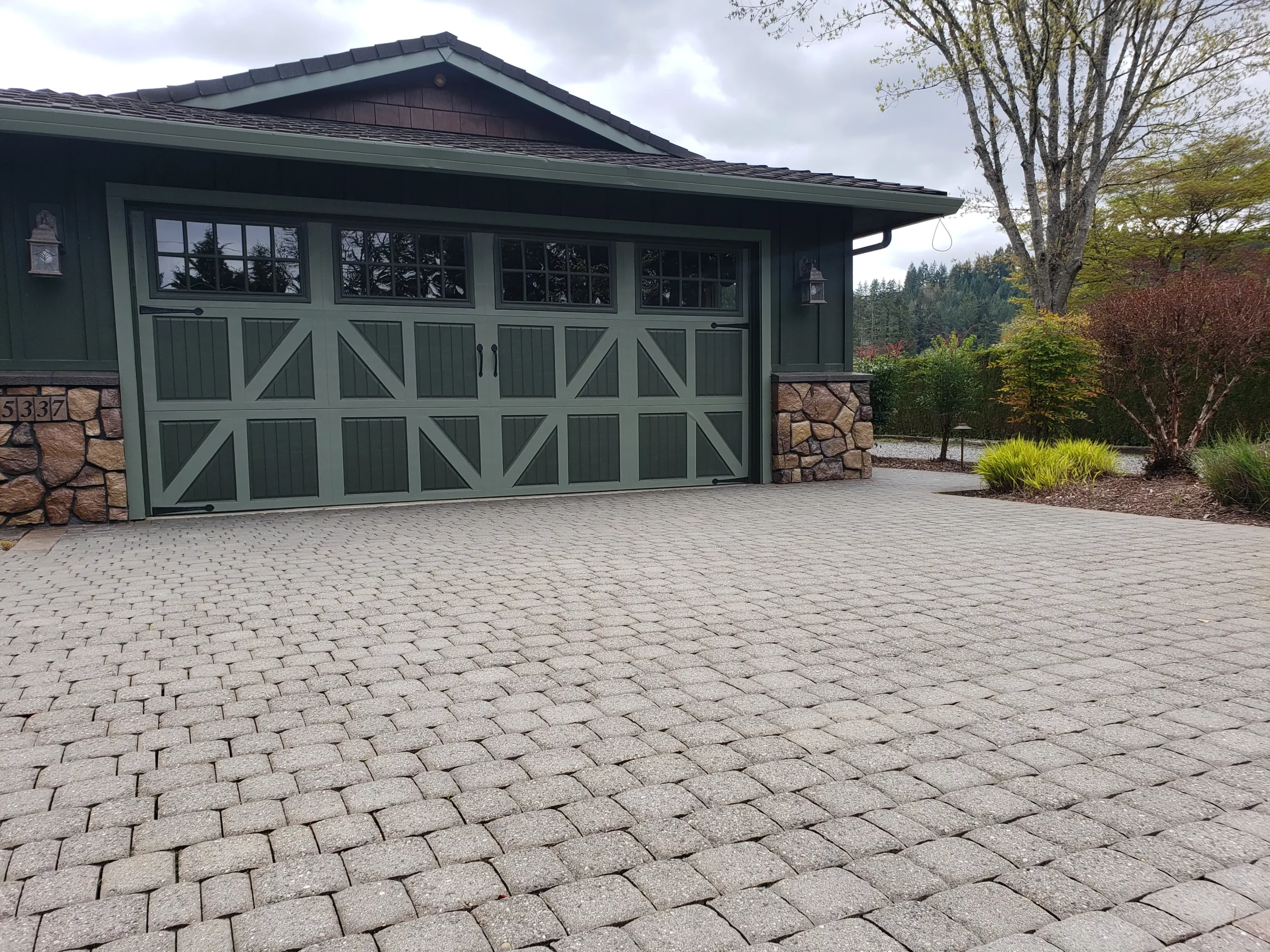 custom stone driveway